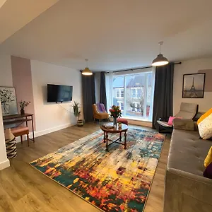  Apartment Riverside With 2br Flats At The Centre-parking-balcony